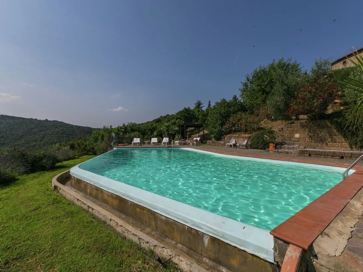 Spacious Mansion in Tuscany with Swimming Pool