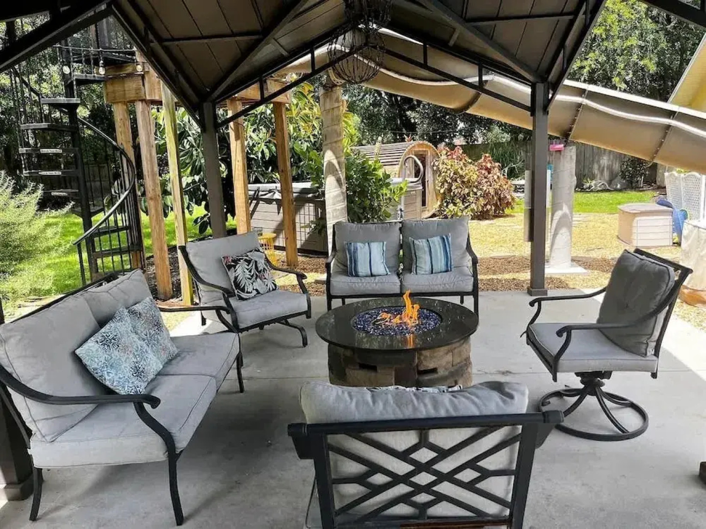 Heated Pool, Jacuzzi & Sauna! Tampa, FL