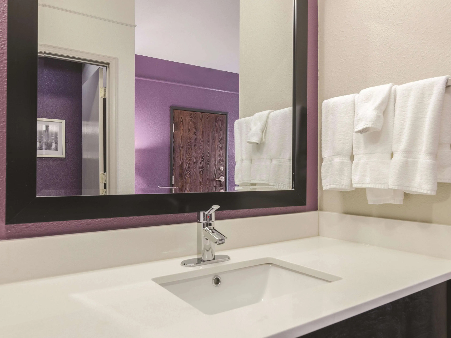 La Quinta Inn & Suites by Wyndham Kansas City Airport