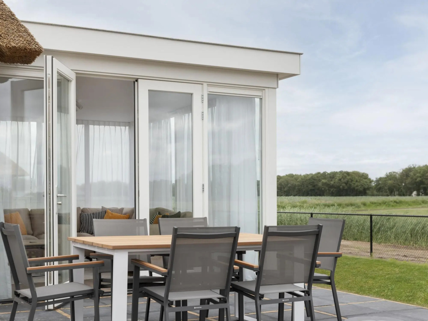 Thatched villa with two bathrooms, on a holiday park surrounded by nature