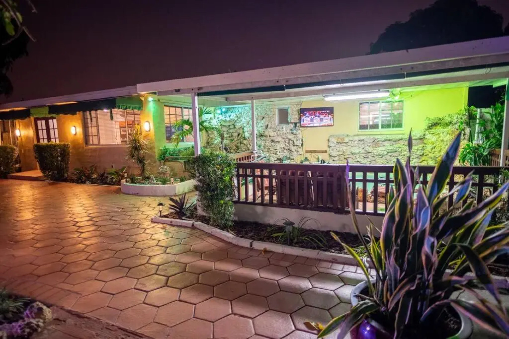 Your Cozy Spacious home with Heated Pool