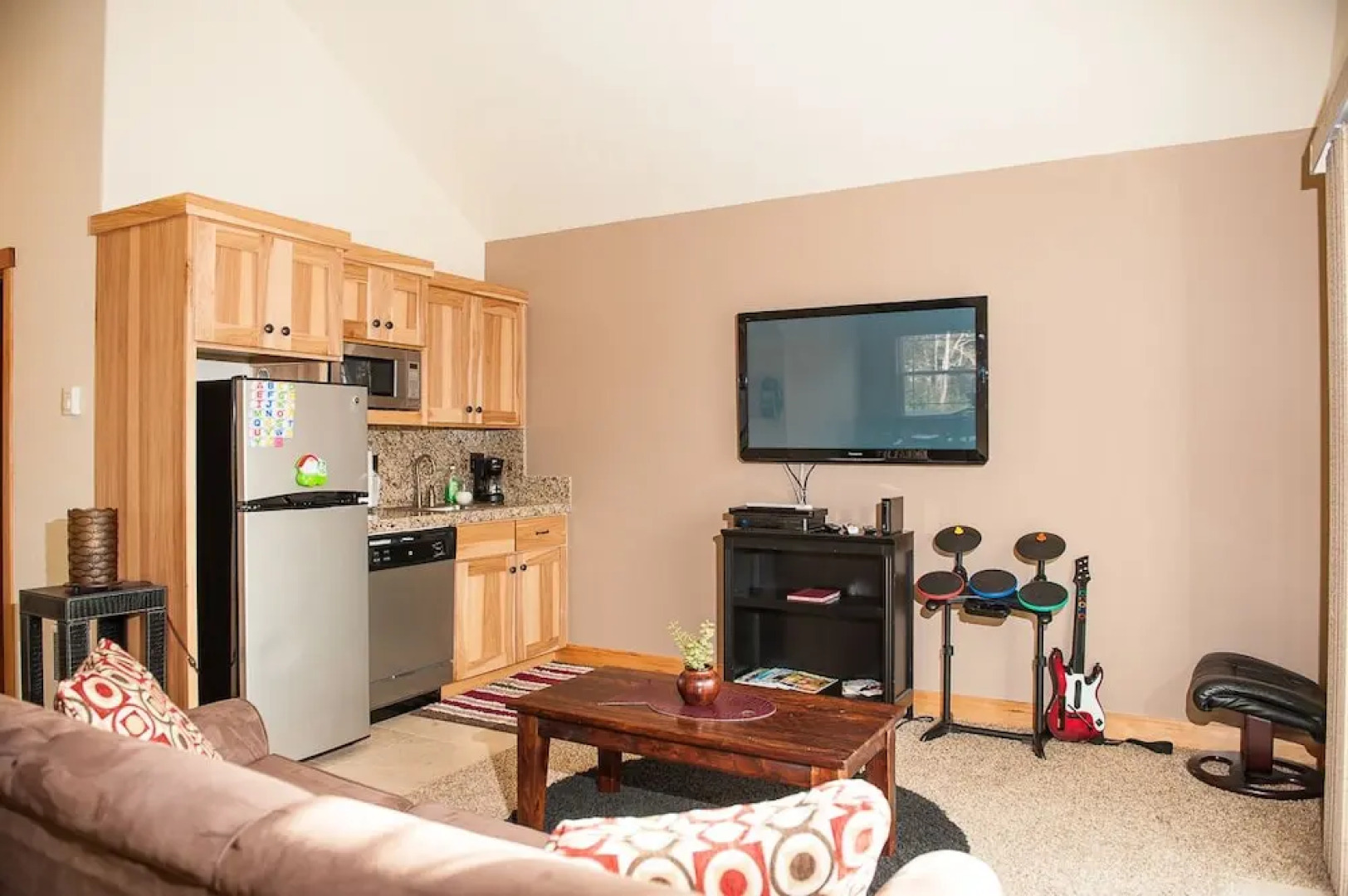 Waterside Family Fun 3 Br home by RedAwning