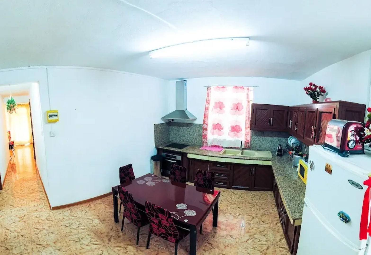 Charming 2-bed House in Chemin Grenier
