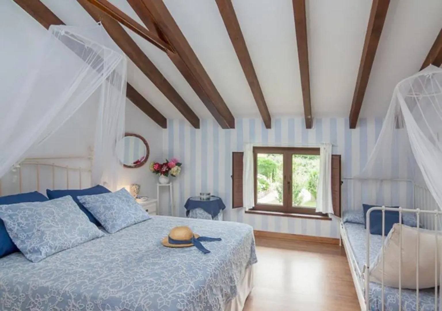 House with 3 bedrooms in Cantabria with wonderful lake view enclosed garden and WiFi 11 km from the beach