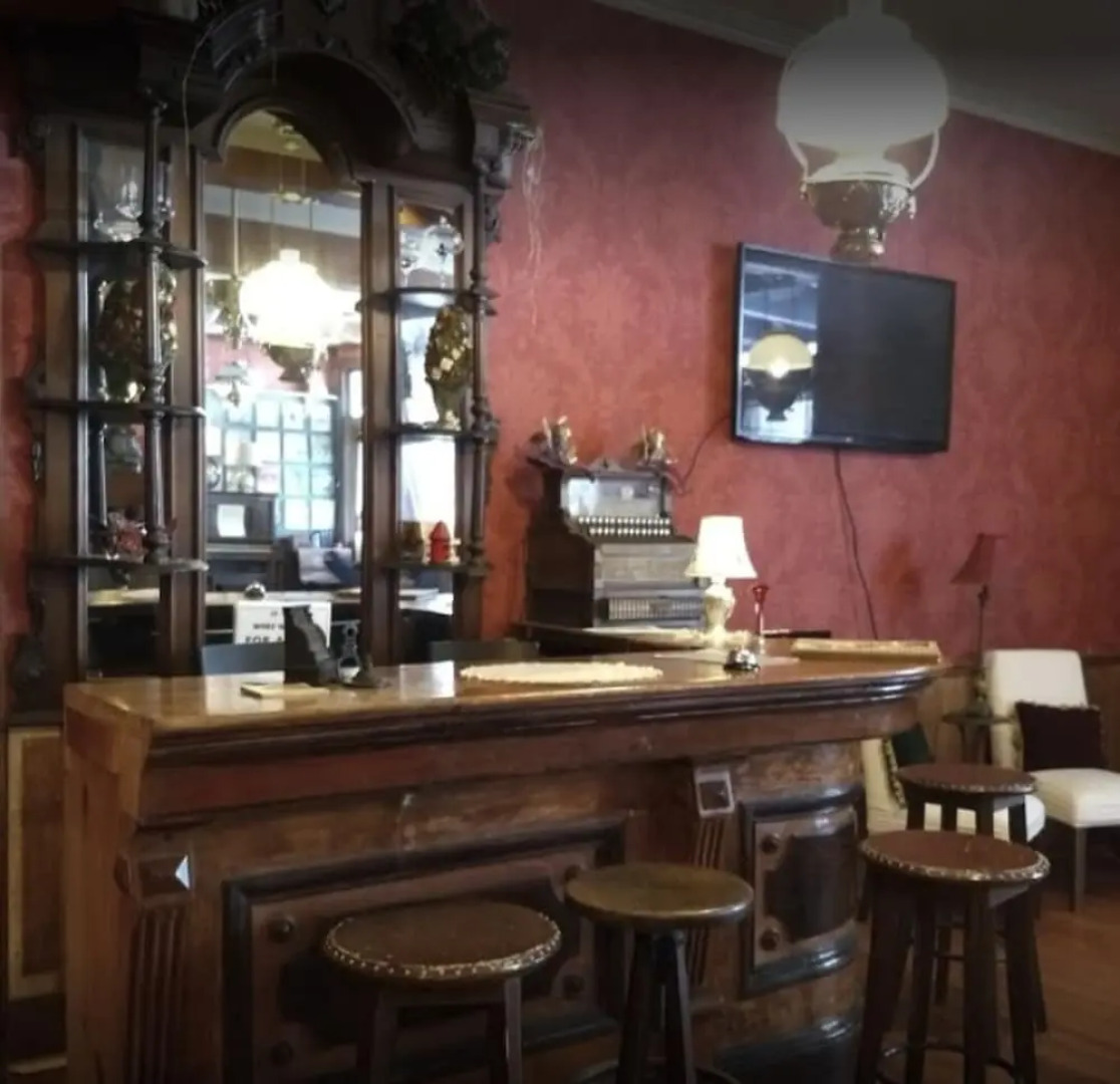 The Dutch Flat Hotel