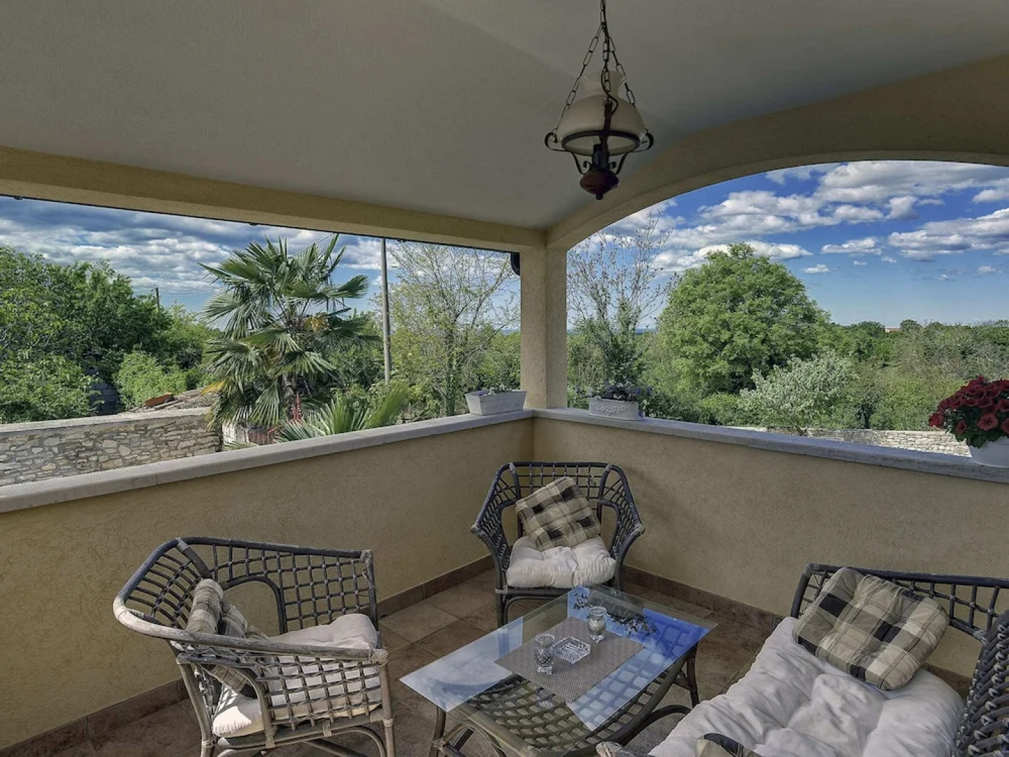 Well Maintained Holiday Home With Private Heated Pool Near the Beach