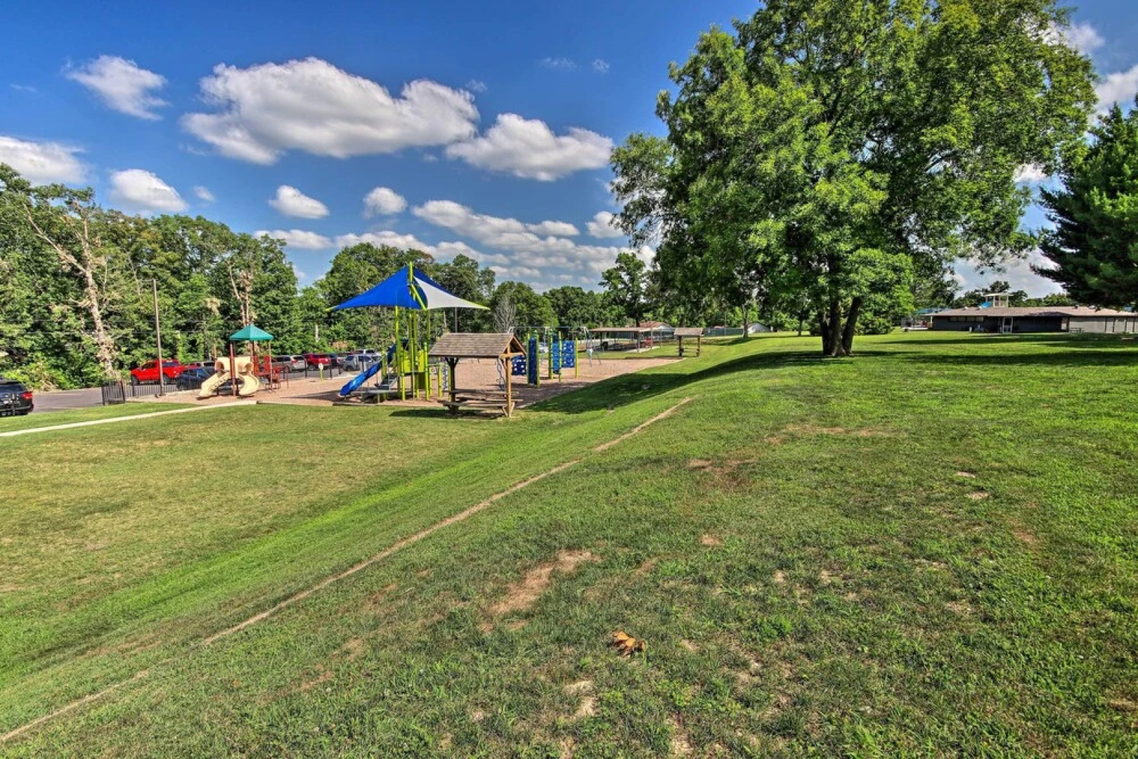 Bella Vista Home w/ Deck + Trails: On Golf Course!