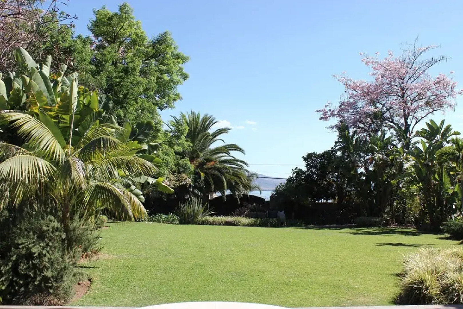 Beautiful House With Lake View