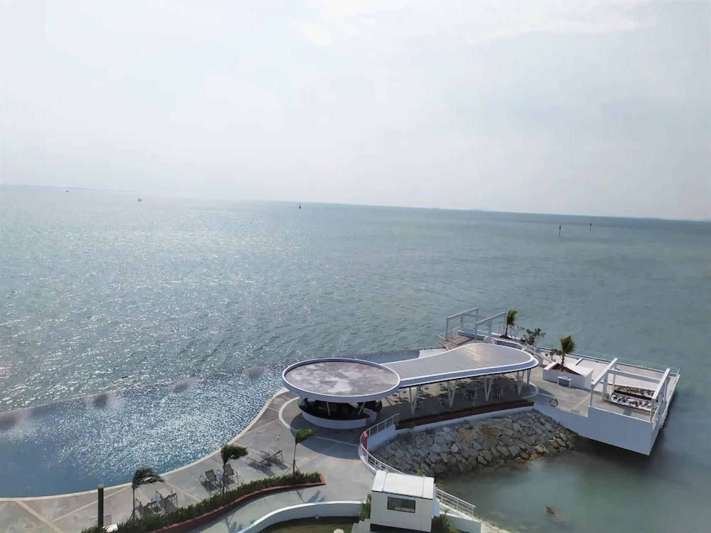 Doulos Phos The Ship Hotel