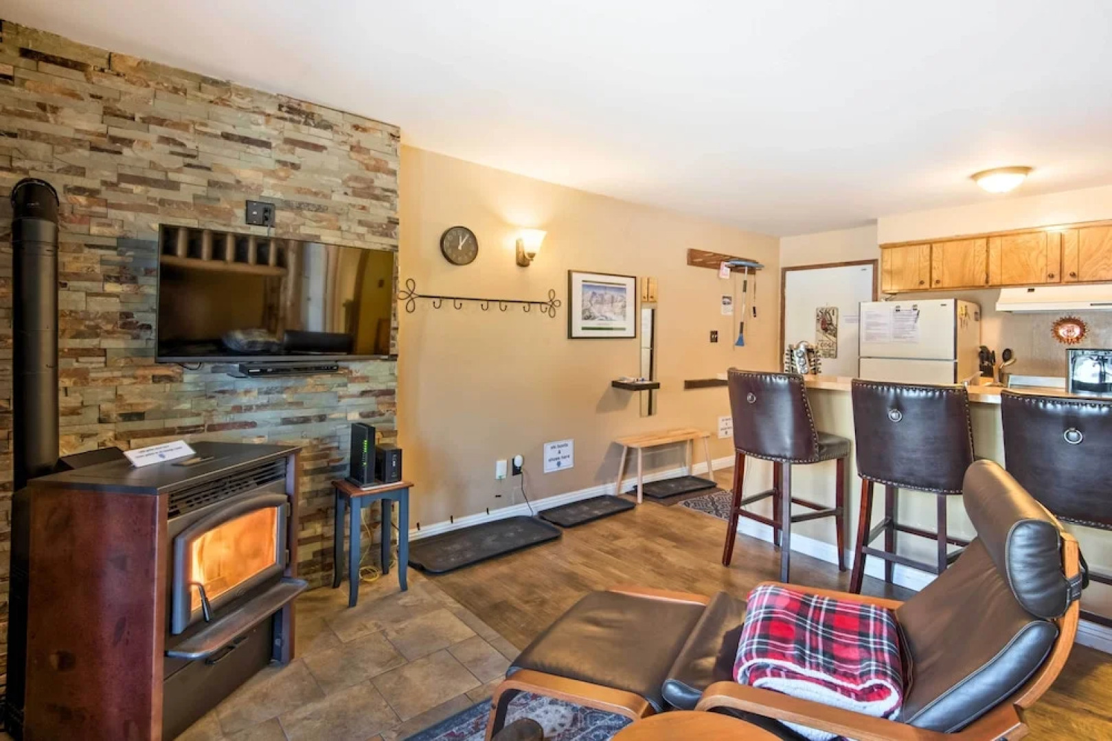 Walk to Ski Lift & Village: Lovely Kirkwood Condo!