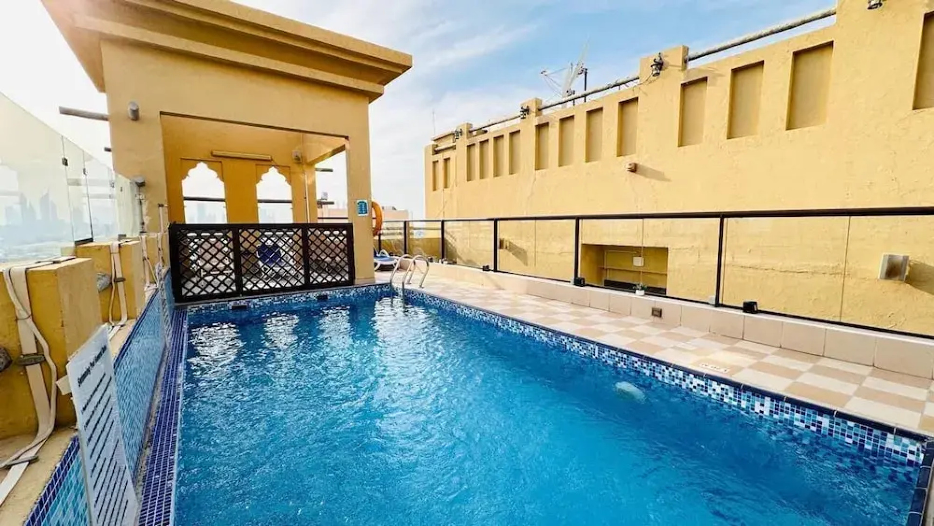 Отель Reflections Hotel