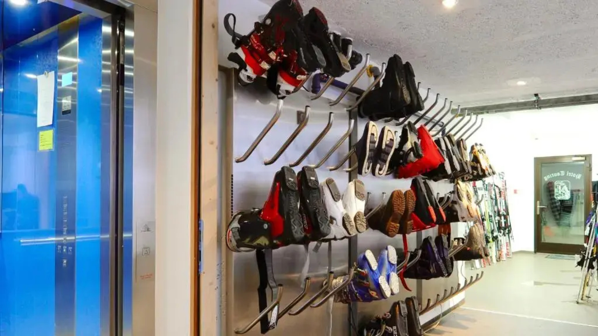 Julen Wendelin, Hotel Touring