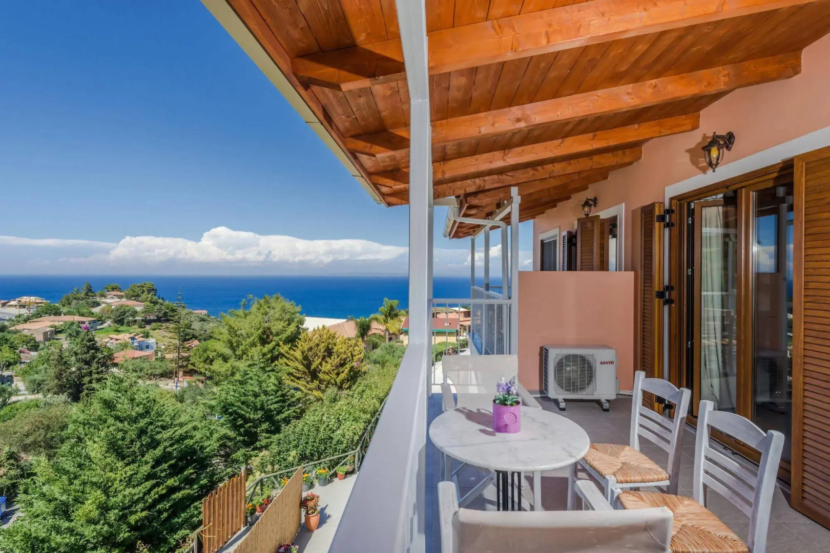 Sea View Village - Studios & Apartments