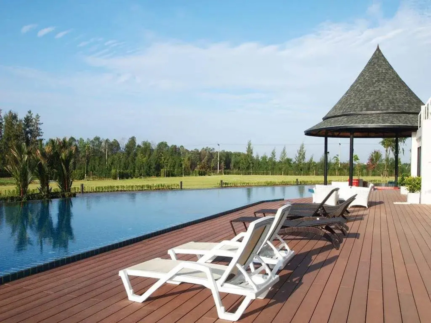 Sunrise Lagoon Hotel And Golf