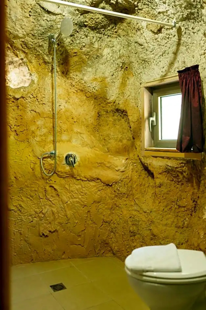 בקתות אירוח המערות - מושב חוסן מרשת V Club