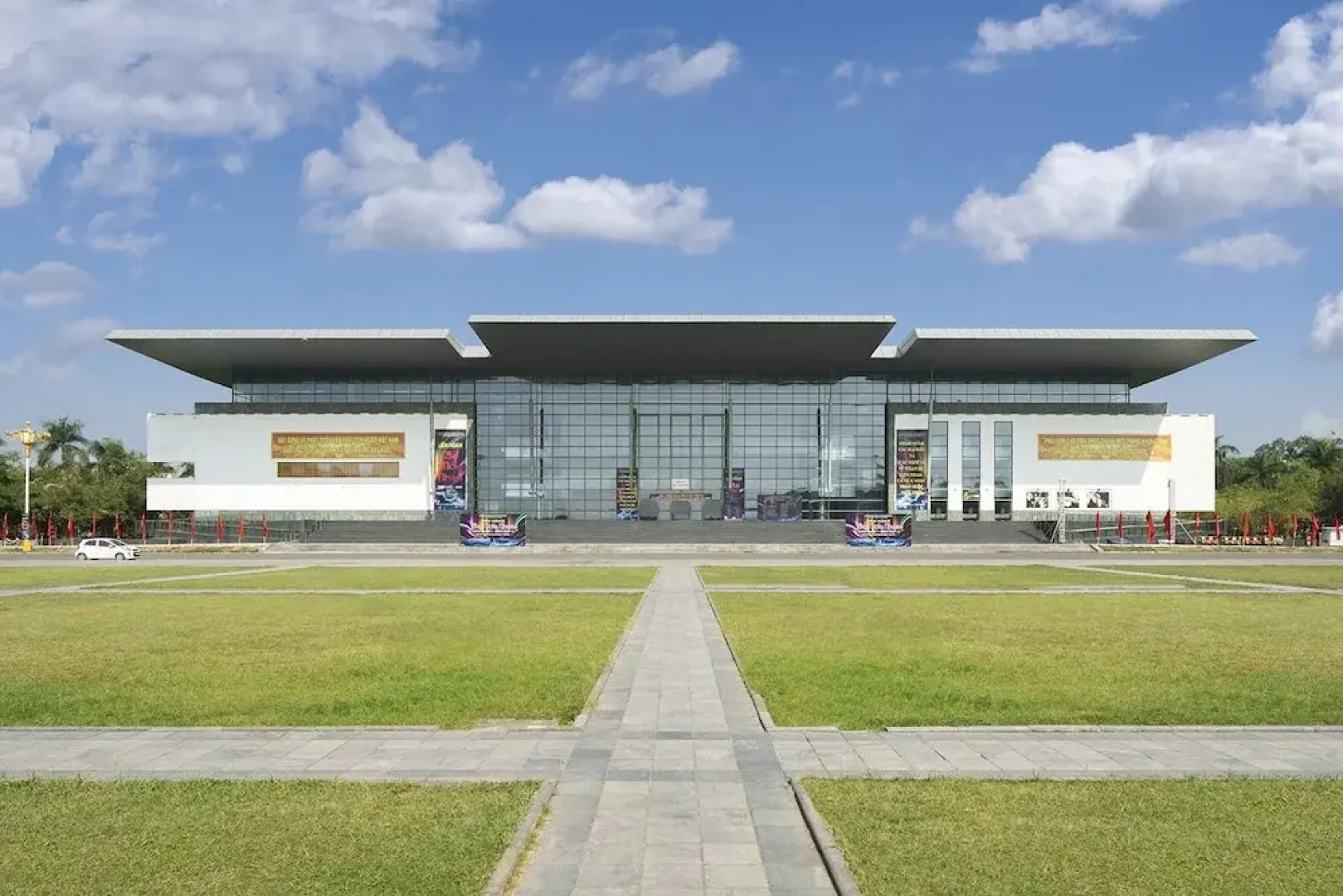 Modena by Fraser Vĩnh Yên