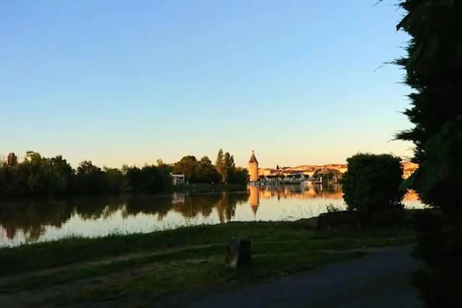 House With 3 Bedrooms in Arveyres, With Enclosed Garden and Wifi