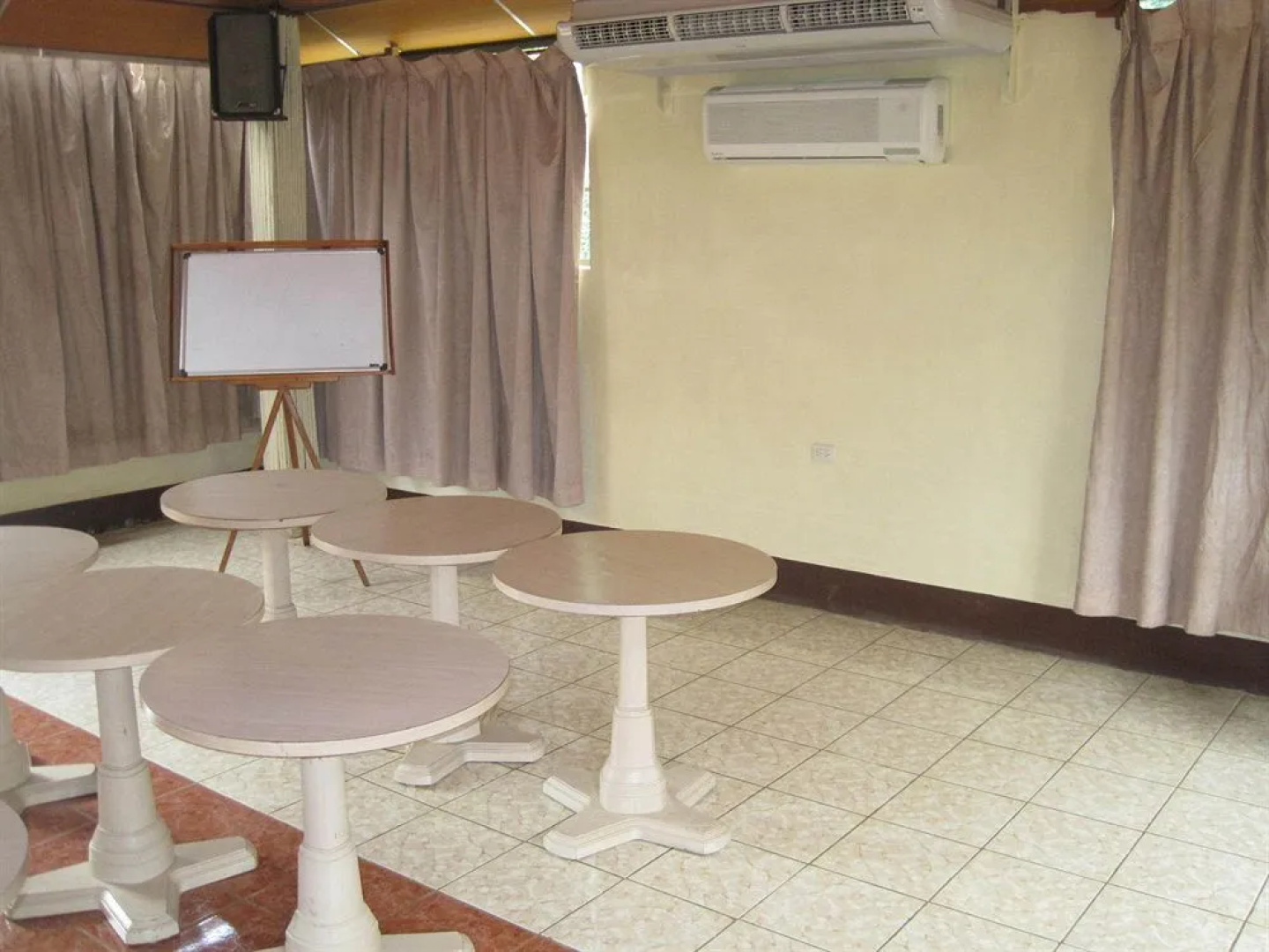 Hotel Ivania's