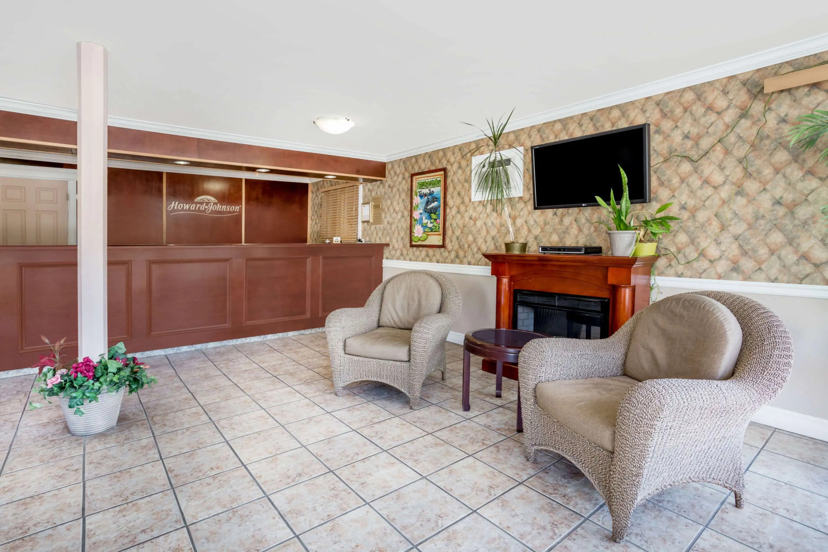 Howard Johnson by Wyndham Downtown Kamloops