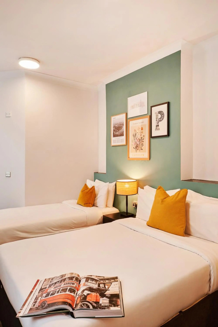 Huttons Hotel, Victoria London