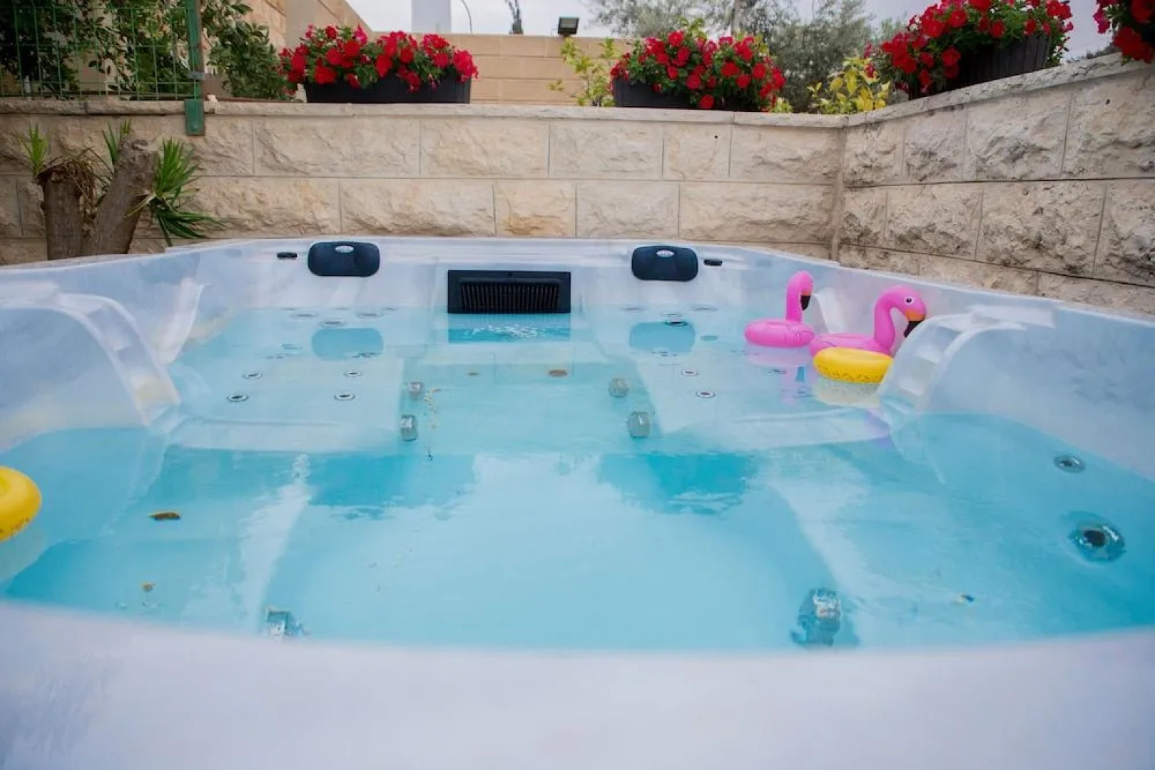 La Finca Luxury Suites Hotel