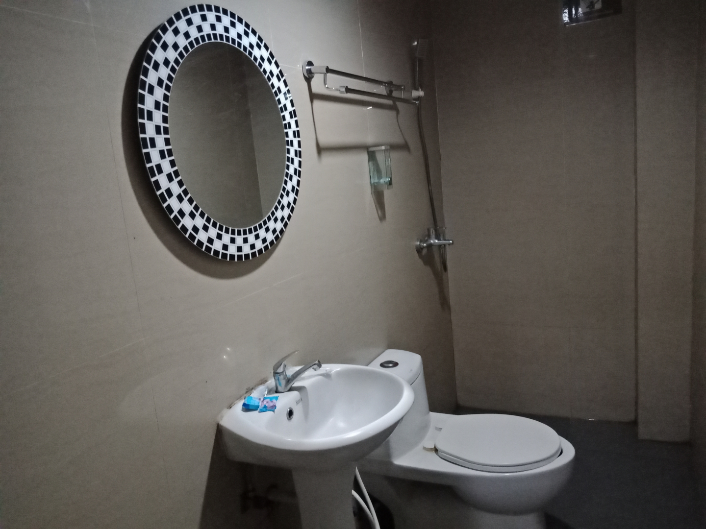 OYO 2574 Z Suites Hotel