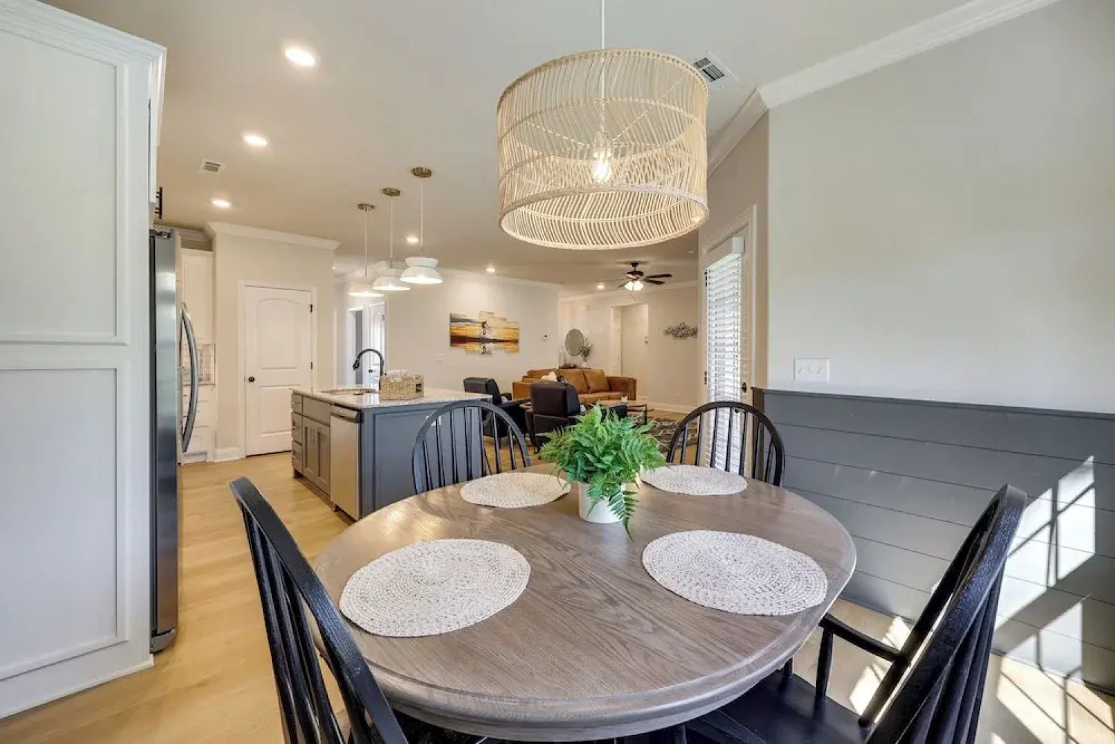 Biking Haven: Charming Bella Vista Home w/ Games!