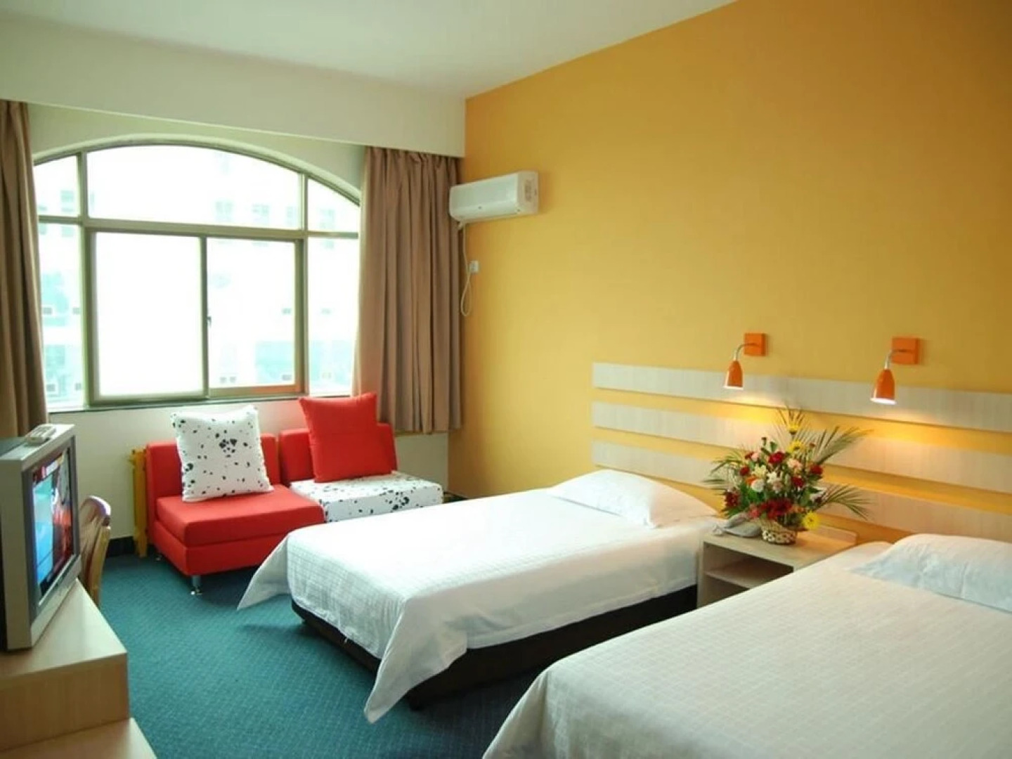 Zhongzhou Hotel (XingHe Road)