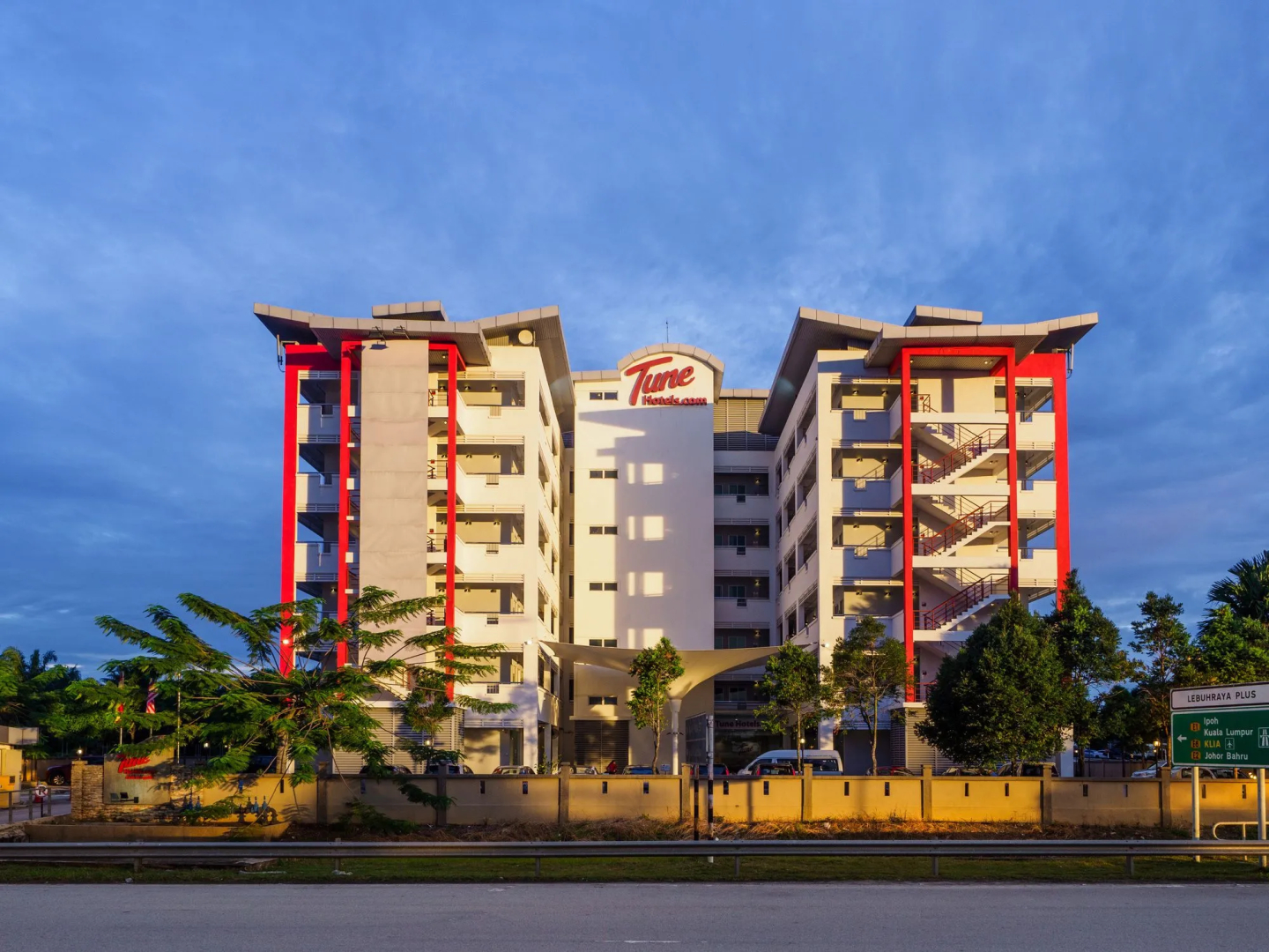 Tune Hotel KLIA Aeropolis