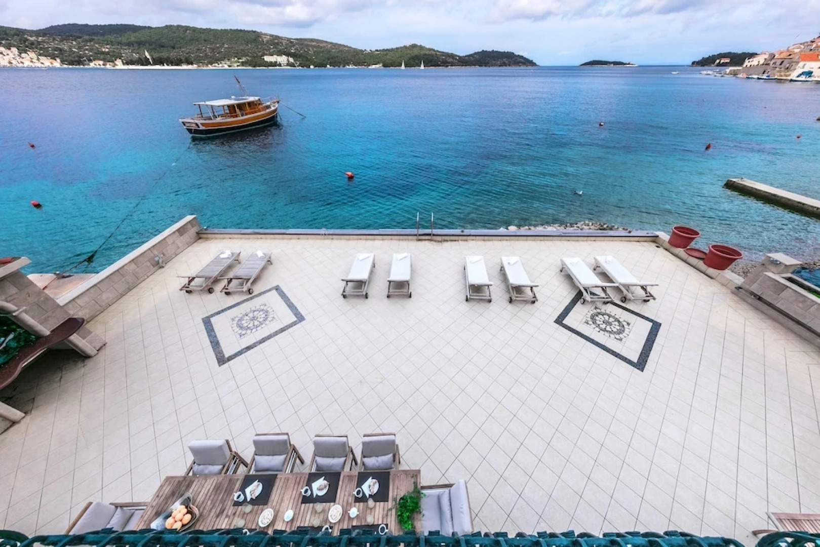 Apartments Donna with Sea View