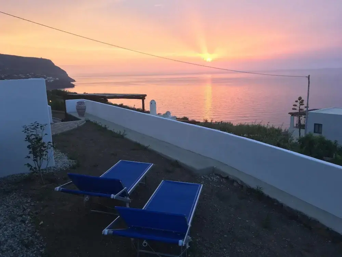 House With 2 Bedrooms in Malfa, With Wonderful sea View, Enclosed Garden and Wifi