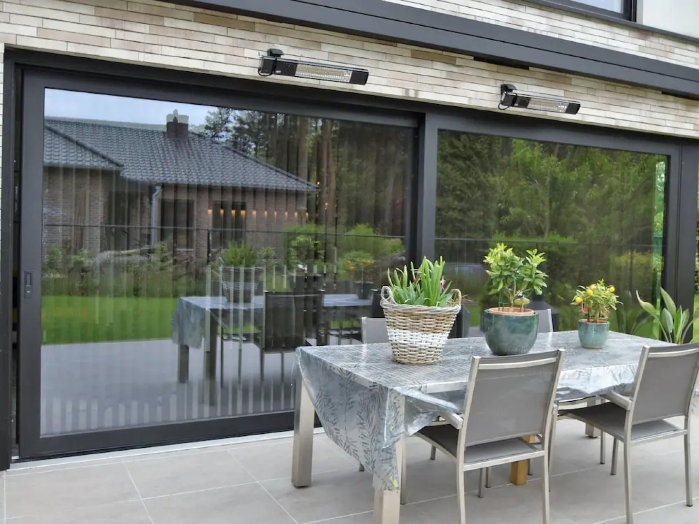 Modern Holiday Home in Maasmechelen With Sauna