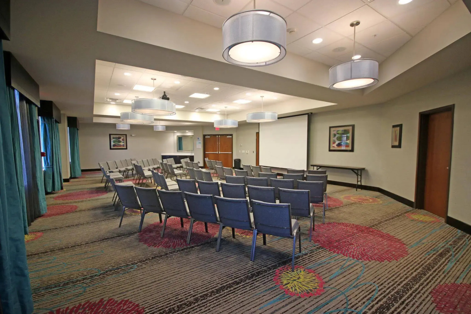 Holiday Inn Express & Suites Charlotte North by IHG