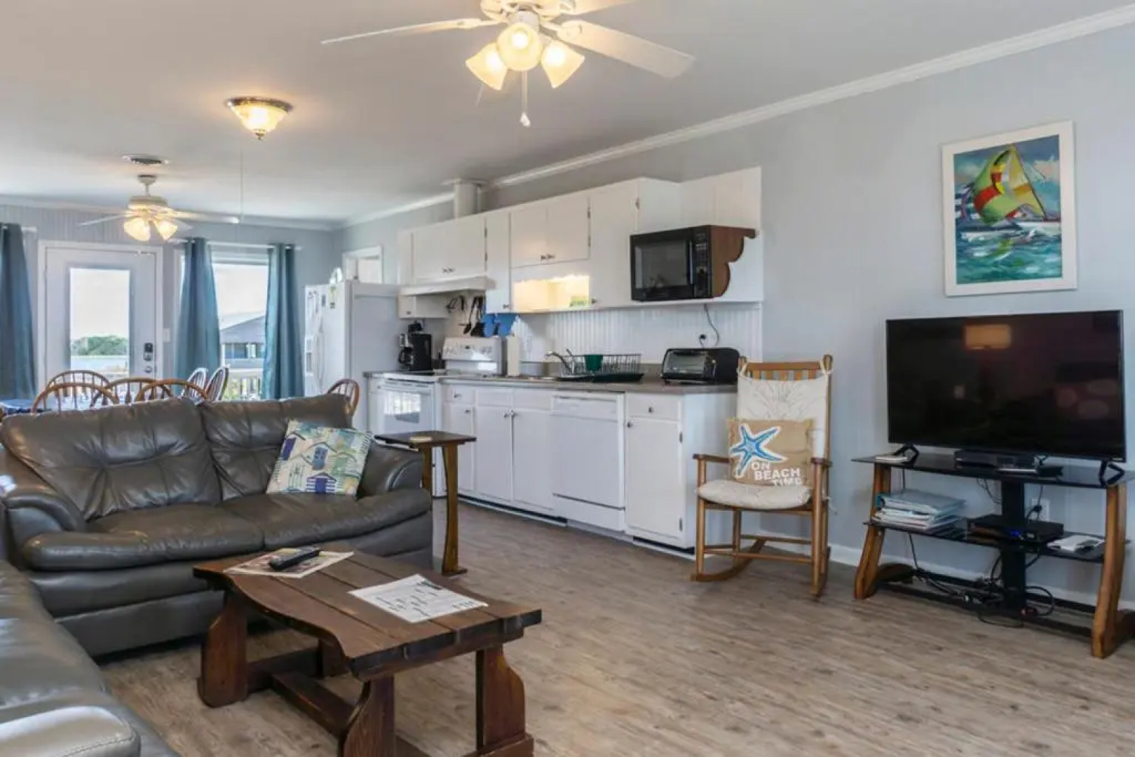 Friendship Lodge by Oak Island Accommodations