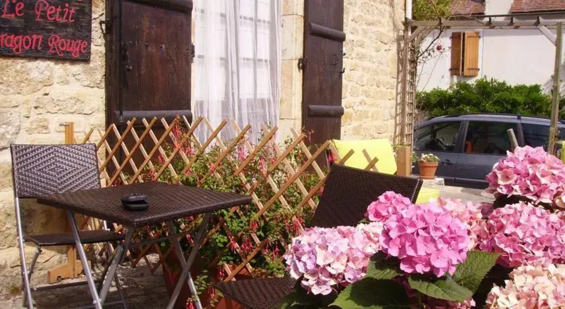 Le Petit Dragon Rouge