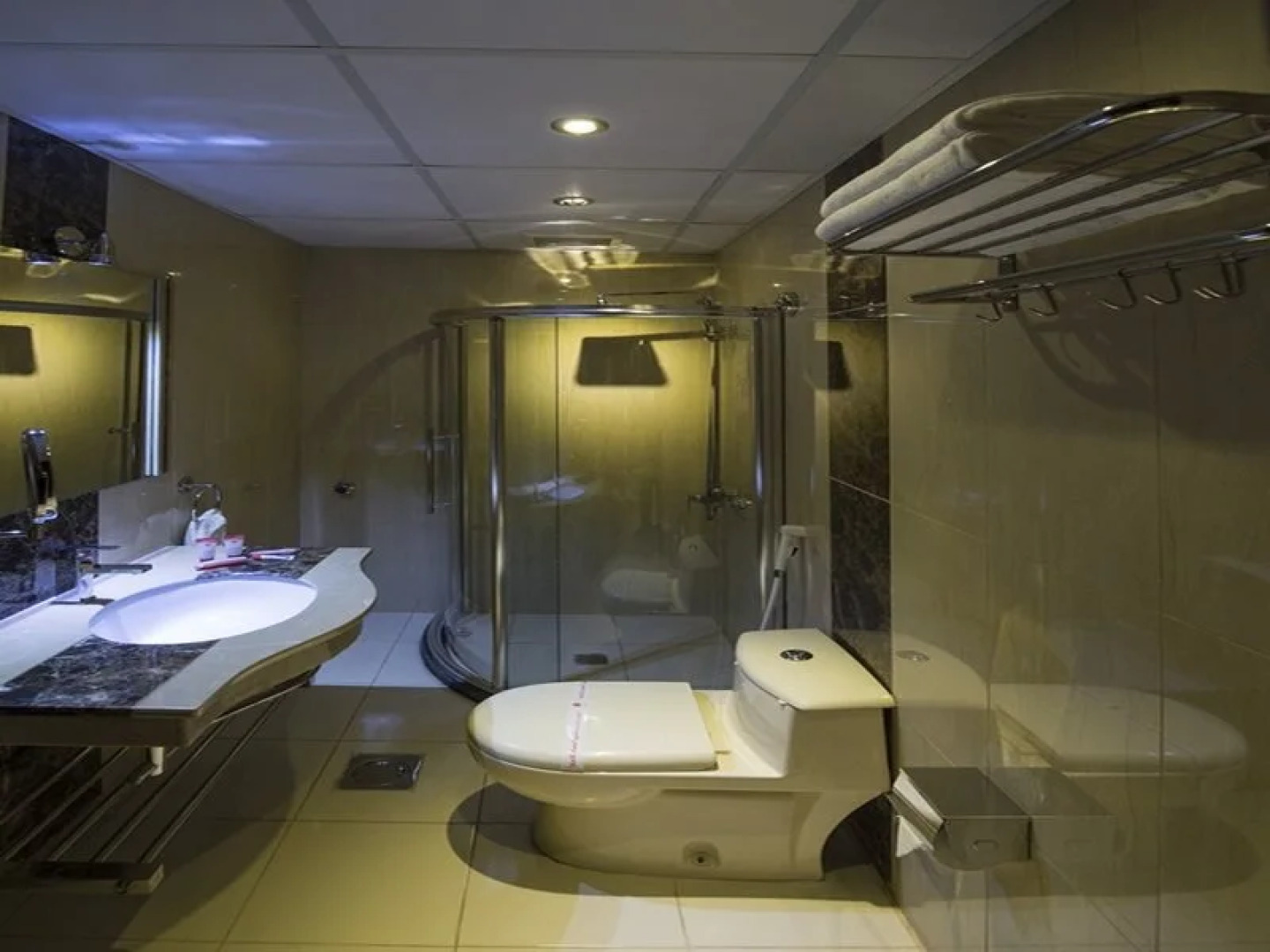 LA Fontaine Royal Hotel