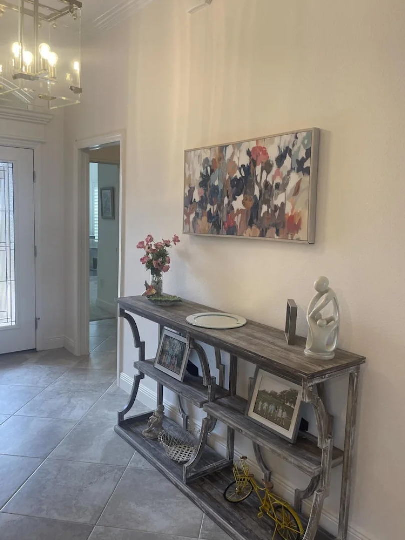 Designer Home In Saint Catherine