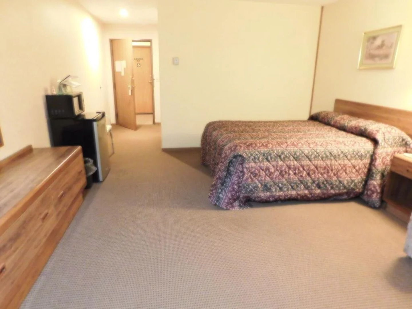 AmeriVu Inn and Suites