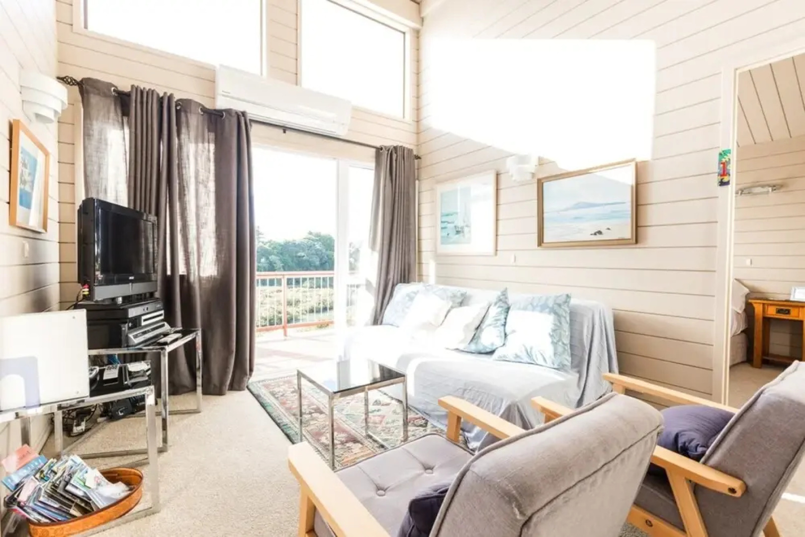 3 Bedroom Home with Harbour Views