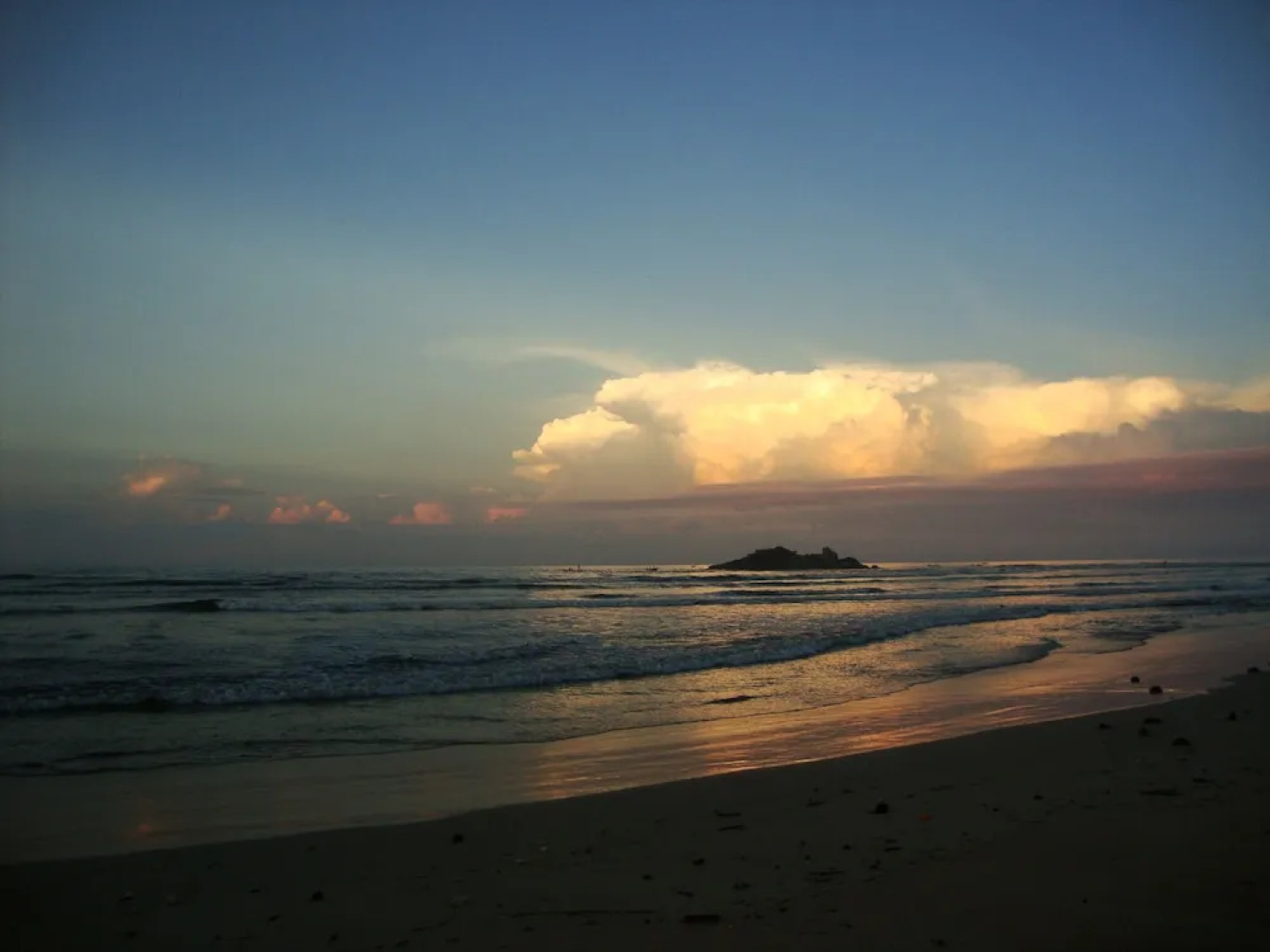 Moragalla Beach Home Guesthouse (Newly opened hotel)