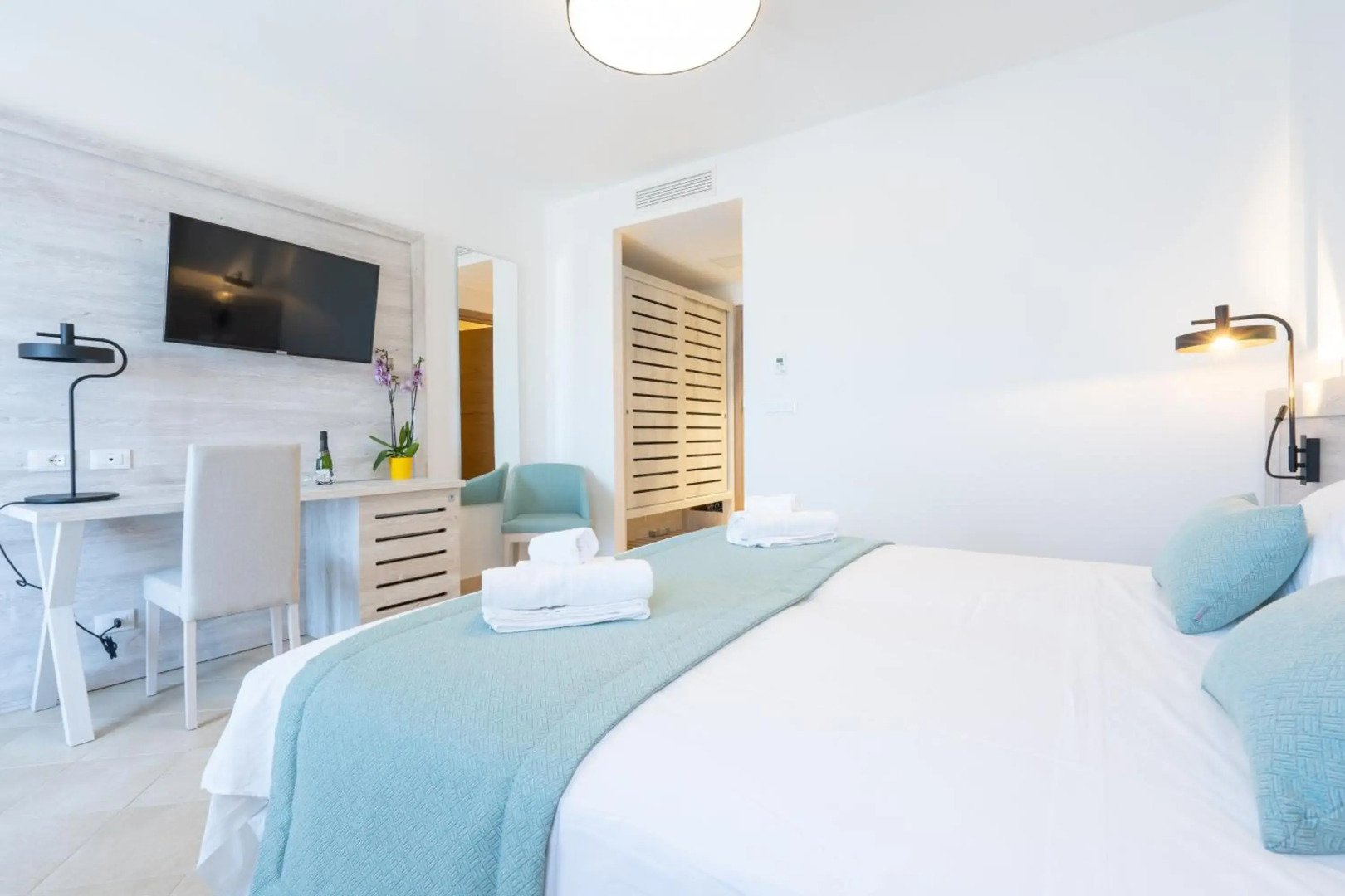 Отель Red Sun Village