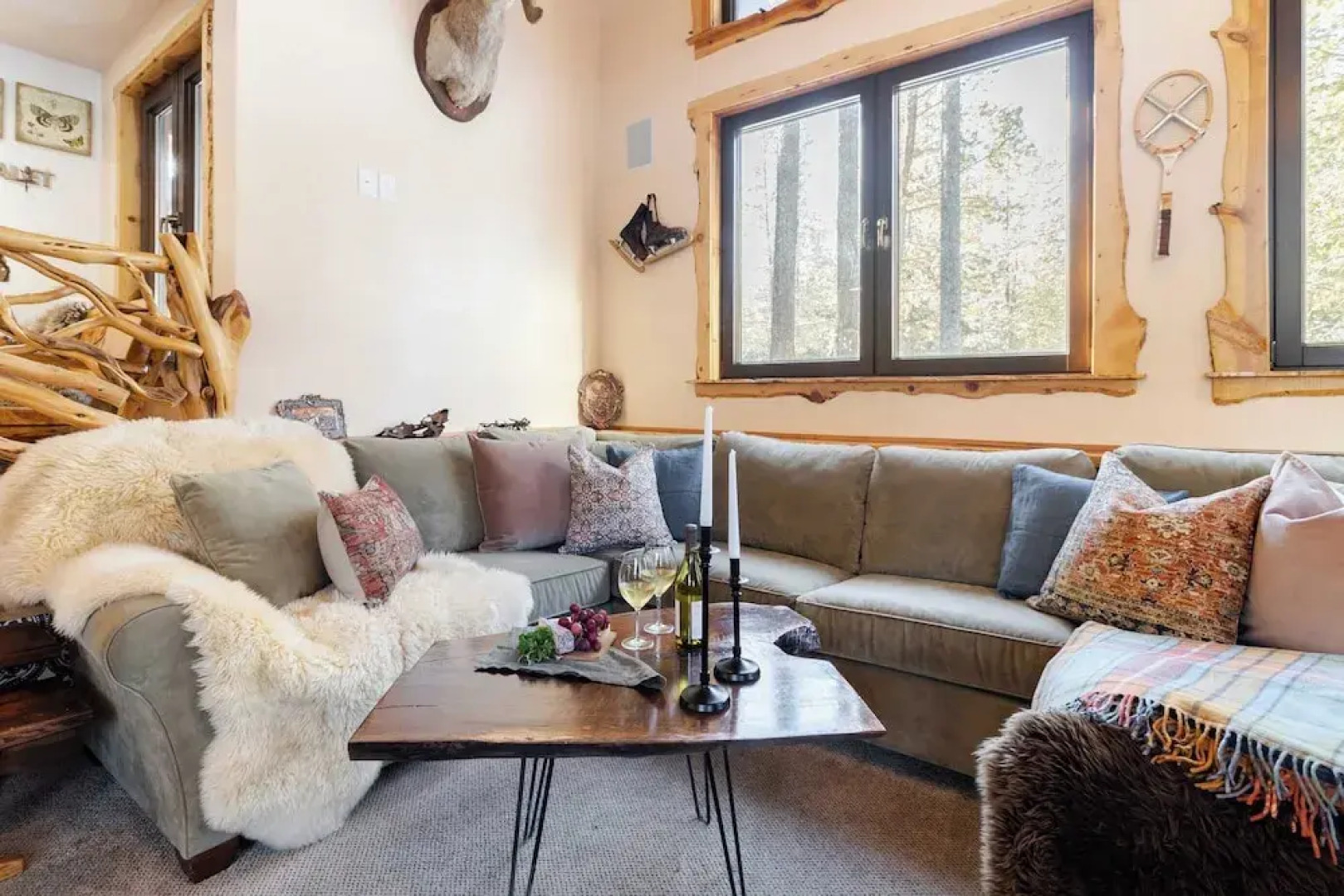 Base Camp by Avantstay Magical Cabin w/ Sauna, Hot Tub & Close to Snow & Golf