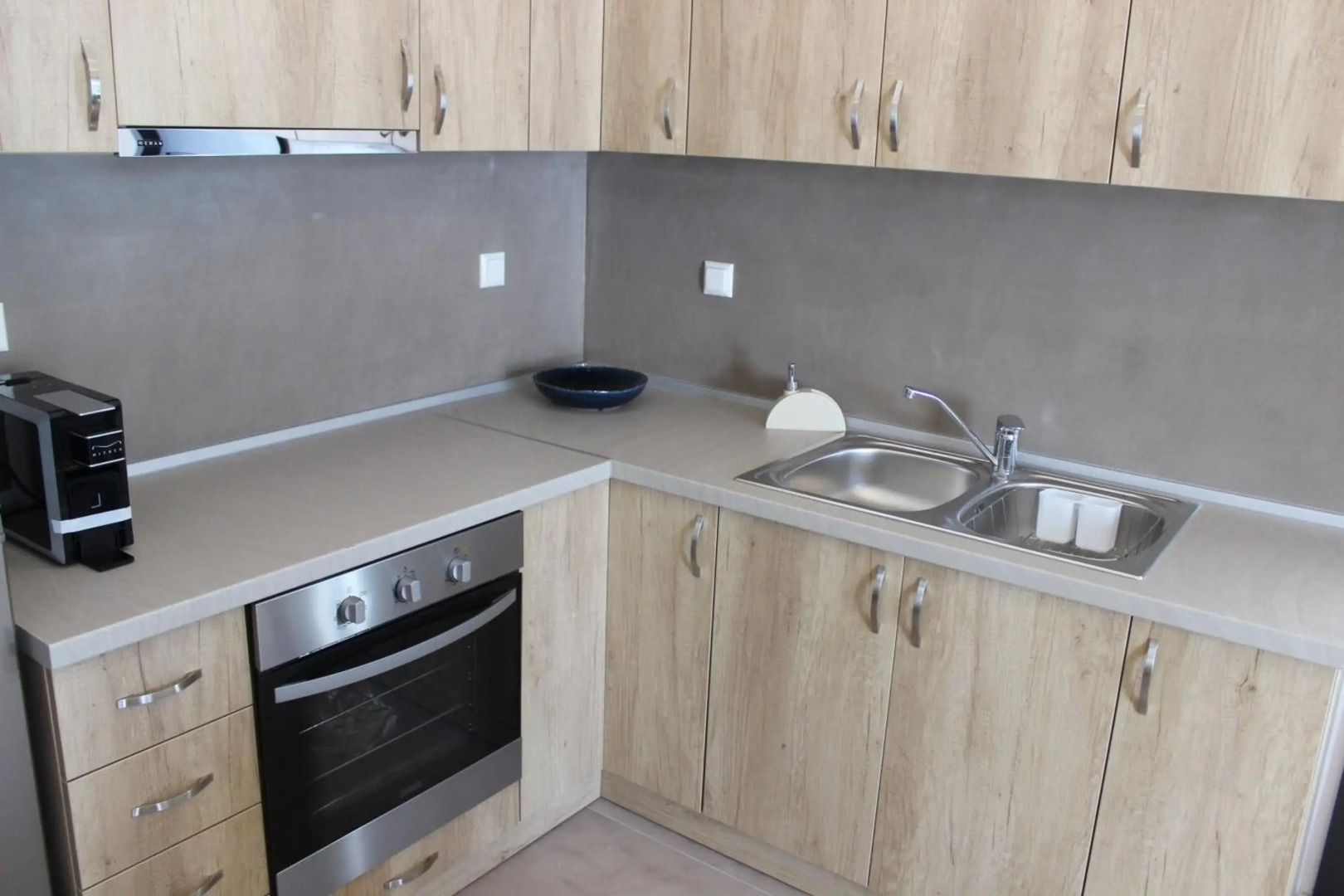 Theros Villas & Suites