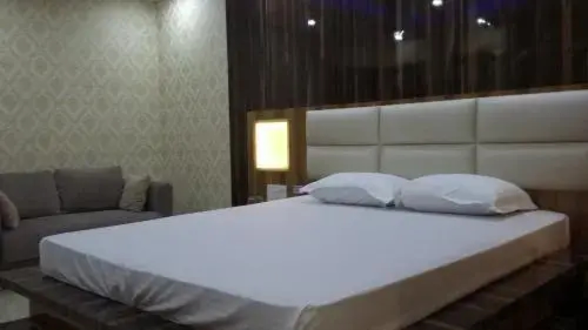 Hotel Crystal International