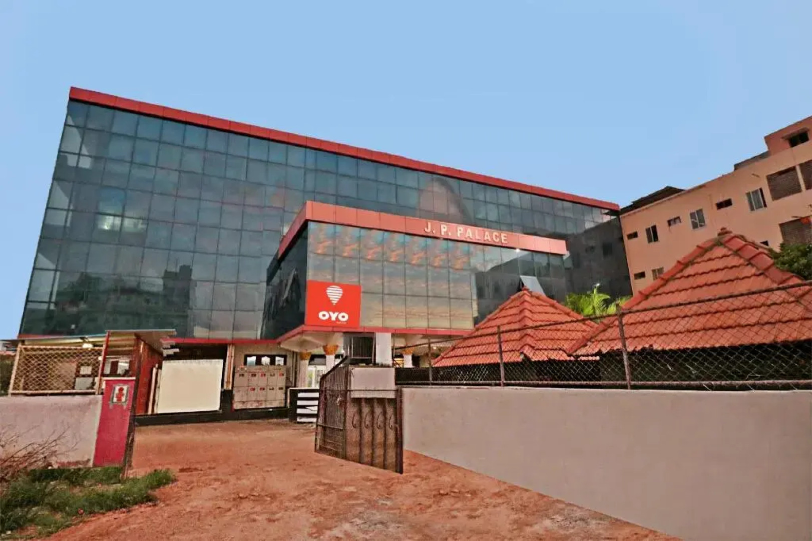 J P Palace by OYO Rooms