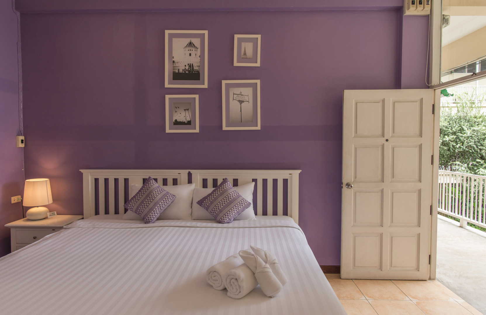 Feung Nakorn Balcony Rooms and Cafe