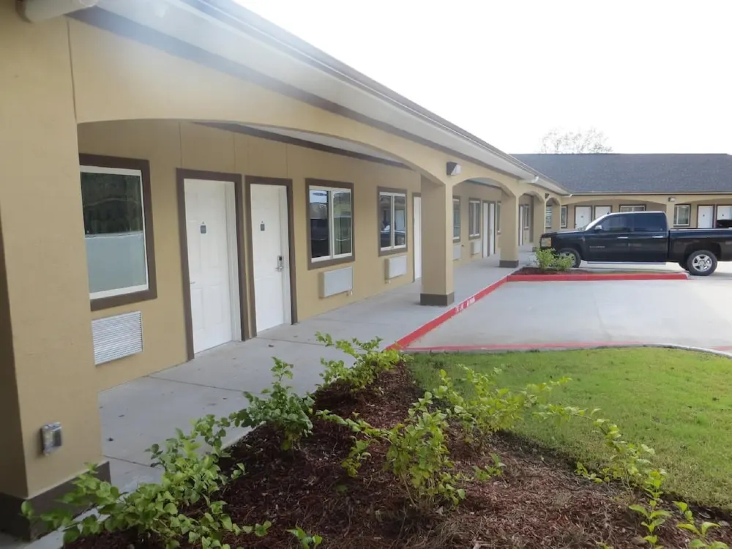 Scottish Inn & Suites