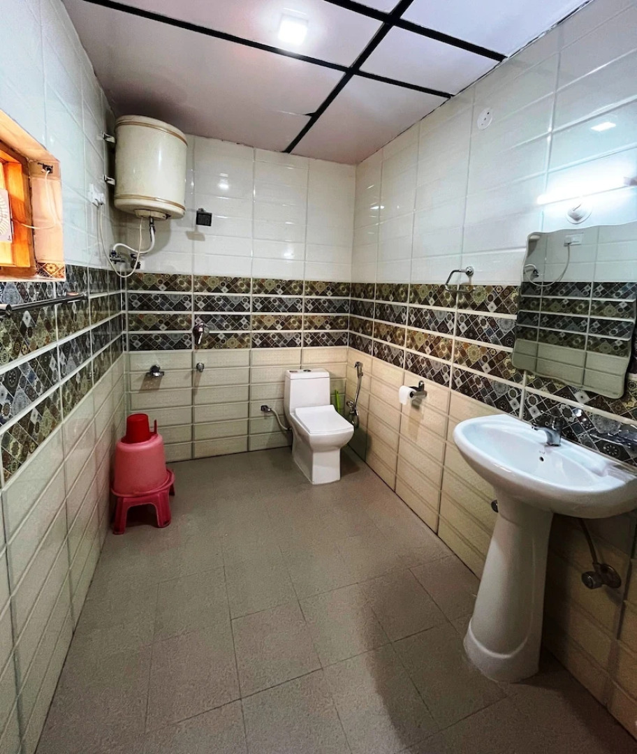 Pops Hotel and Restaurant