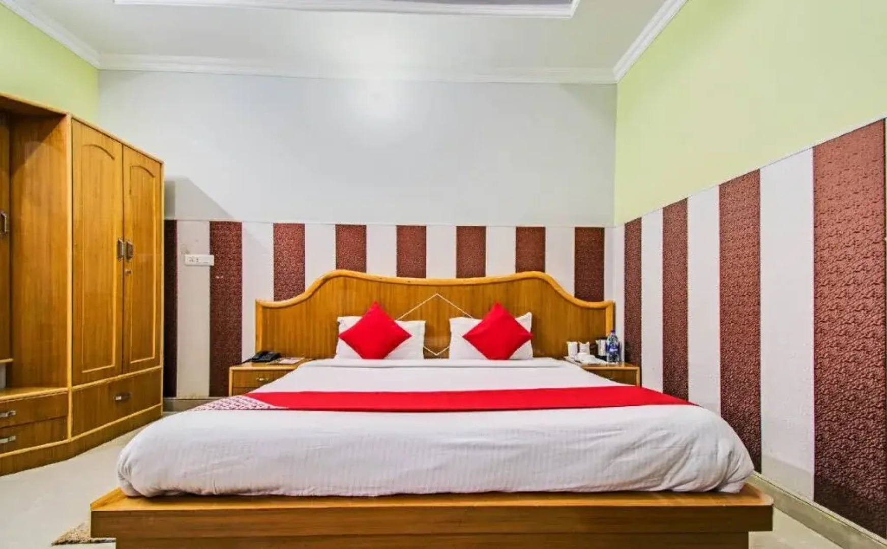 Hotel Ishant And Restaurant By OYO Rooms