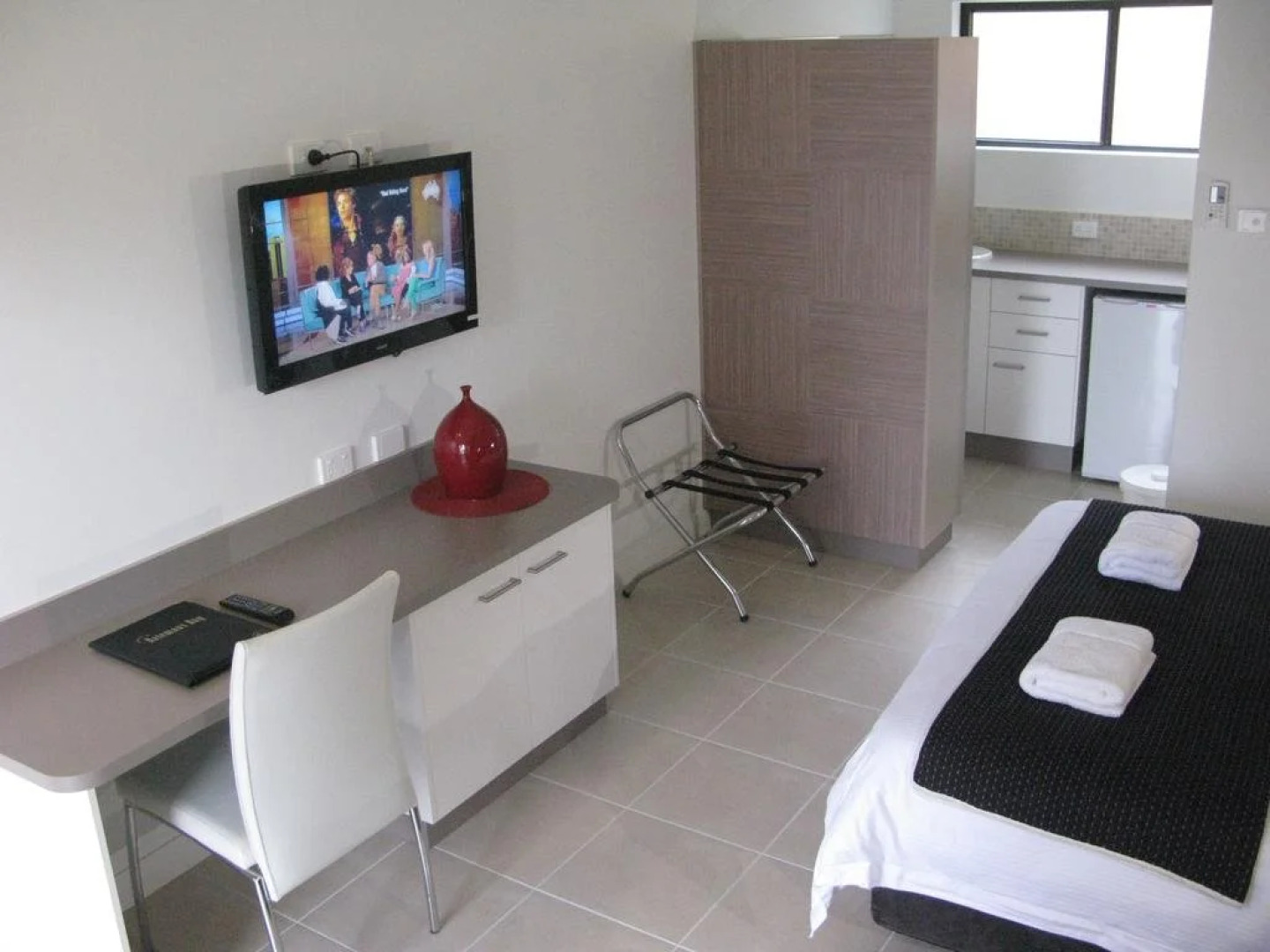 Comfy 2-bedroom Apartment With a Clyde River View